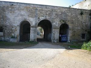 1250 entree ancien chateau neuf, ou se trouvait la legion etrangere en 1962 